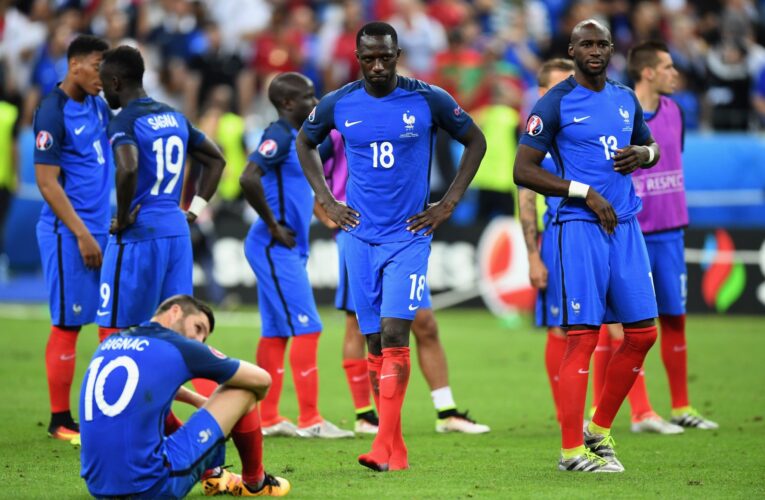 Deschamps, Mbappe nhận lỗi vì để Pháp bị loại khỏi Euro