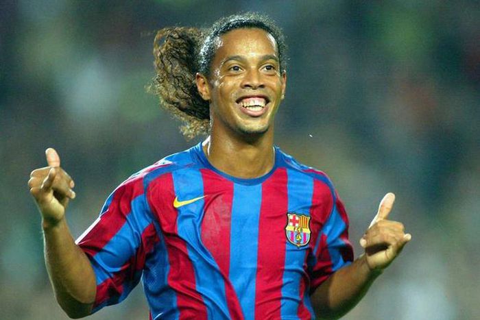 Thăng trầm trong chặng đường bóng đá của Ronaldinho