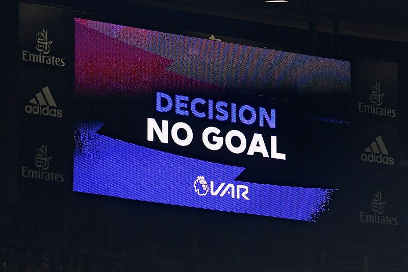 Những lỗi của công nghệ VAR ảnh hưởng đến nhiều trận đấu
