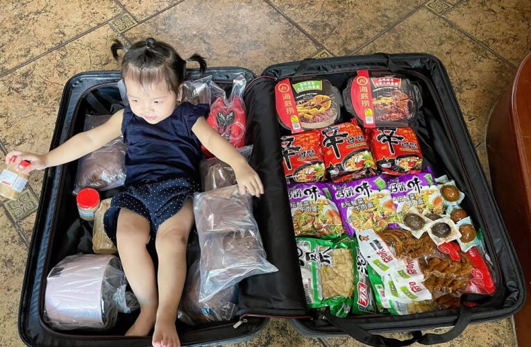 Tuyển thủ Việt Nam mang toàn vali toàn đồ ăn sang Dubai