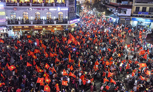 Đi Bão Bóng Đá Là Gì? Giải Mã Hiện Tượng Văn Hóa Việt Nam