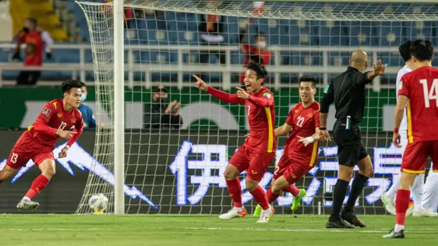 Từ Tết Trong Bóng Đá Nghĩa Là Gì: Tác Động Toàn Diện Đến Môn Thể Thao Vua