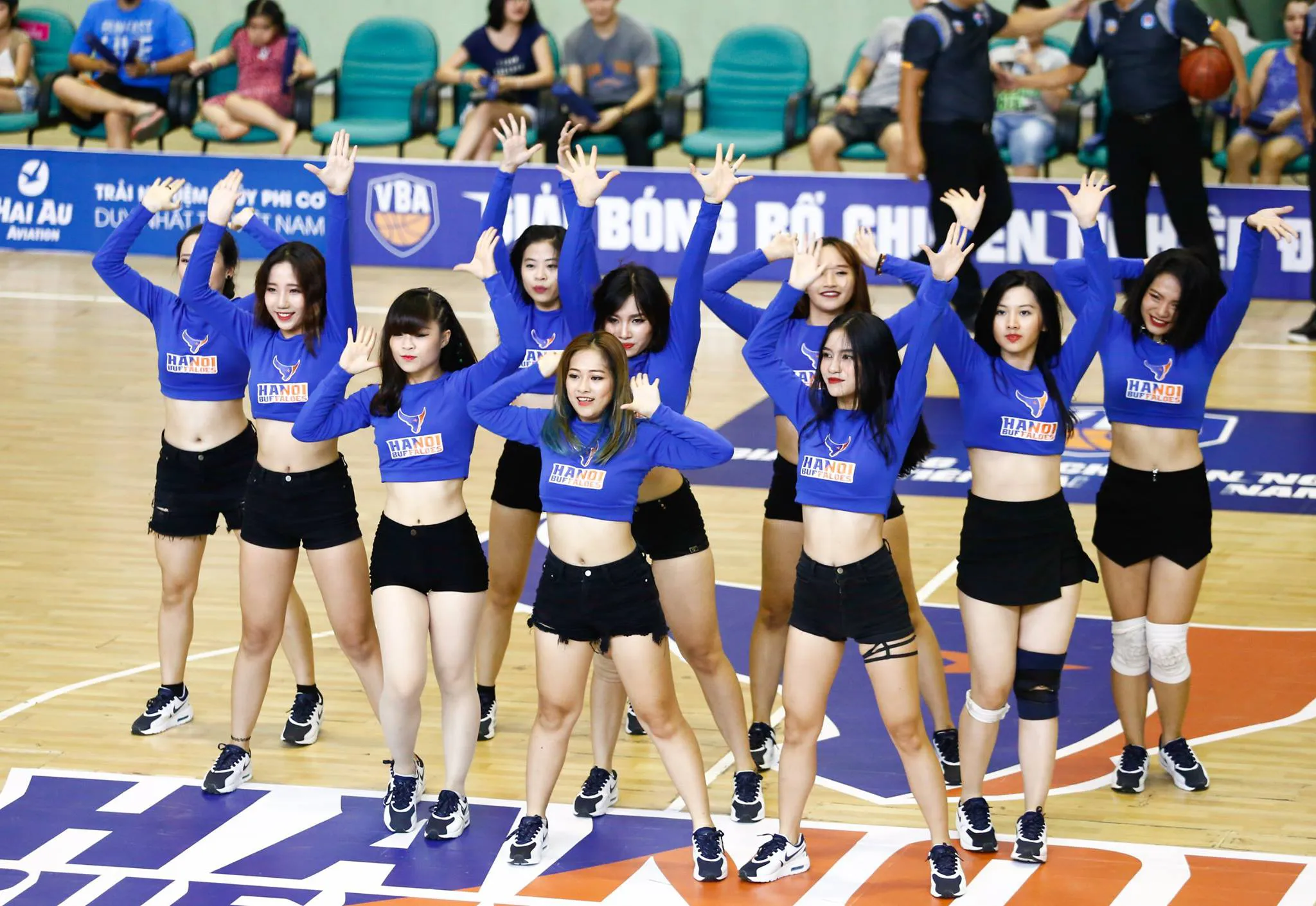 Đội cổ vũ tại VBA