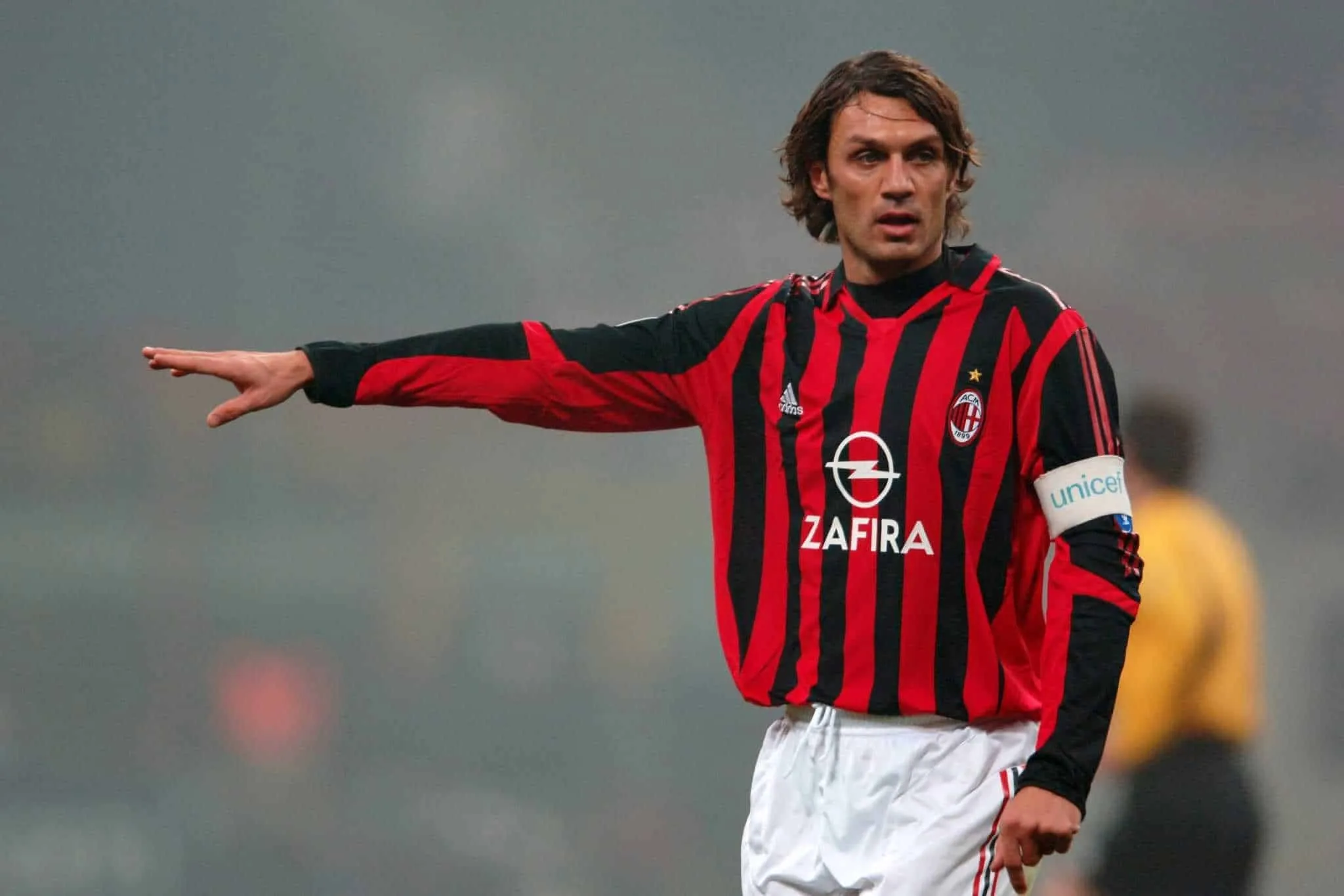 Paolo Maldini biểu tượng phòng ngự với sự nghiệp huyền thoại tại AC Milan