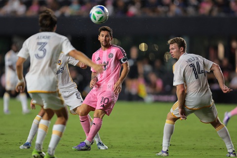 Cách Chọn Chiến Thuật Phù Hợp Khi Chơi Trên Mặt Sân Đất Nện