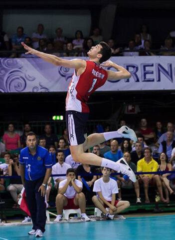 Cách Phối Hợp Tấn Công Biên Và Tấn Công Giữa Trong Bóng Chuyền Hiệu Quả