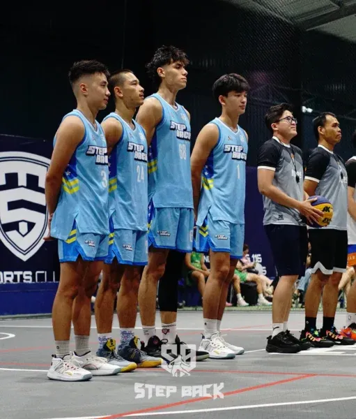 Center trong bóng rổ là gì - Đội hình bao gồm một Center