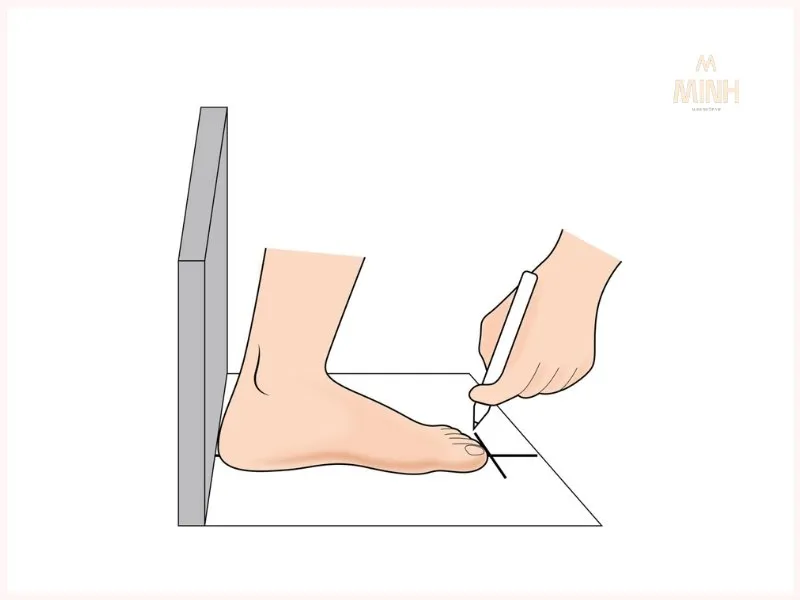 Đánh dấu khoảng cách từ ngón chân đến gót chân