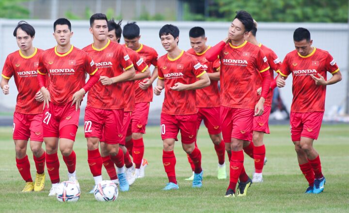 Bóng Gì Không Đá Được – Hành Trình Âm Thầm Của Cầu Thủ Không Lên Tuyển