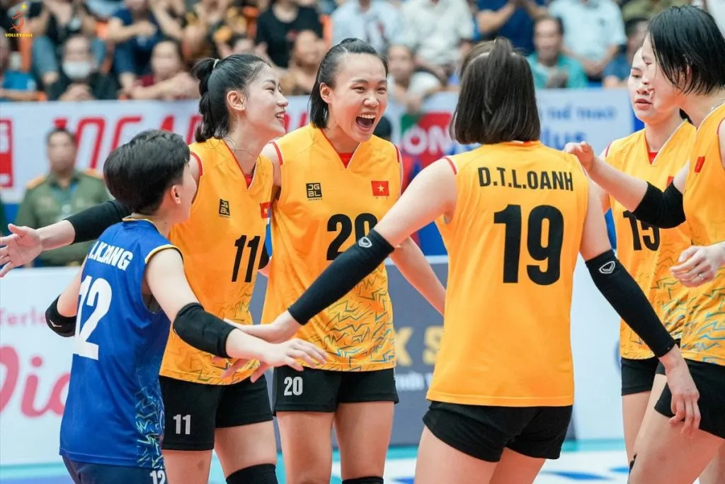 Thể hình lý tưởng giúp phụ công bóng chuyền có sức bật và sải tay dài