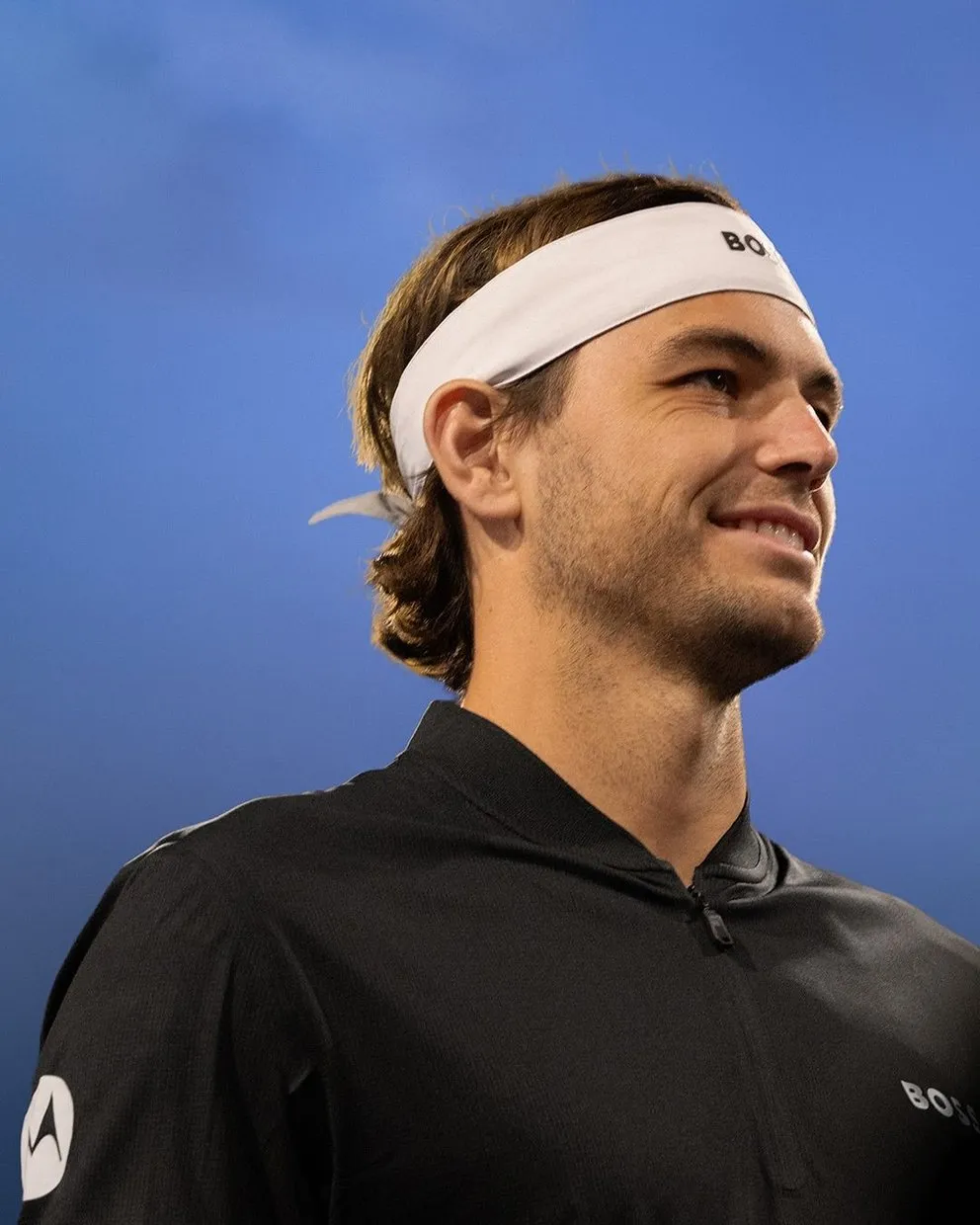 Biểu trưng VnEconomy, nguồn thông tin về các maestro và xu hướng tennis.