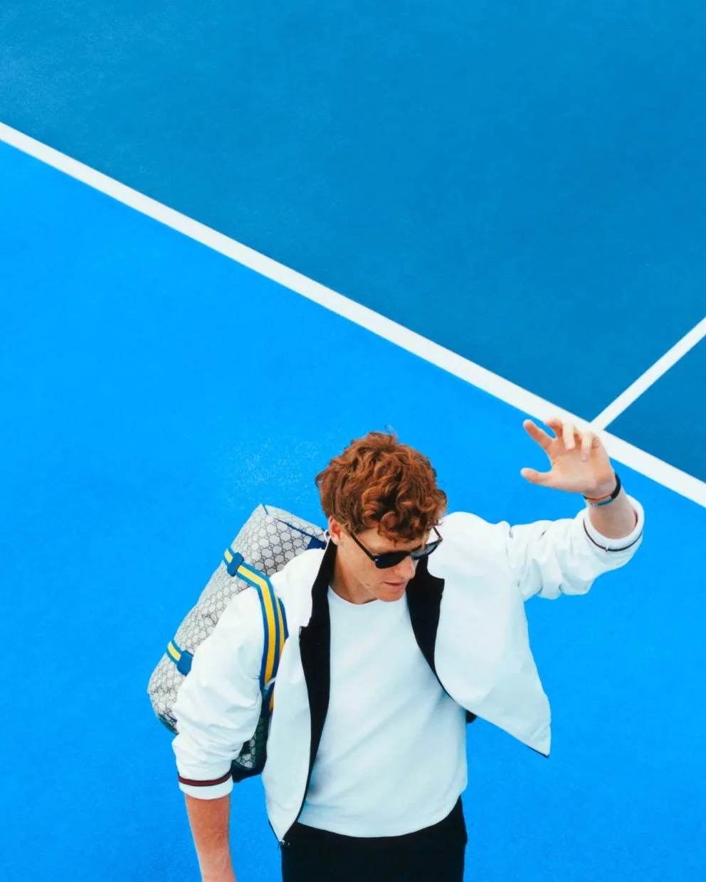 Logo VnEconomy, cung cấp cái nhìn sâu sắc về maestro trong làng quần vợt.