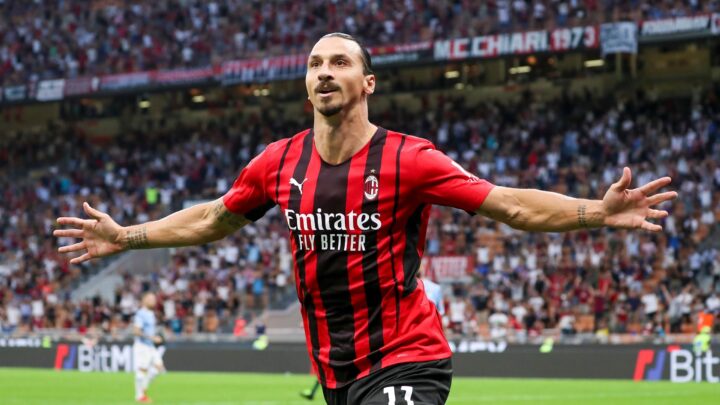 Zlatan Ibrahimović với pha bóng đặc trưng, thể hiện tầm ảnh hưởng của một cầu thủ mvp là gì trong bóng đá