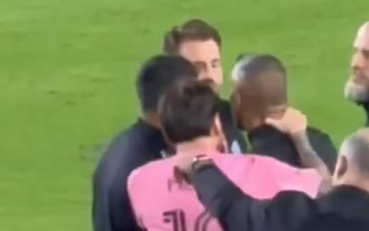 Sự Nghiệp Của Zinedine Zidane Trên Sân Cỏ Và Ghế HLV: Huyền Thoại Vượt Thời Gian Sự Nghiệp Của Zinedine Zidane Trên Sân Cỏ Và Ghế HLV: Huyền Thoại Vượt Thời Gian