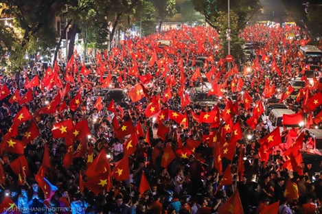 Đi Bão Bóng Đá Là Gì? Giải Mã Hiện Tượng Văn Hóa Việt Nam