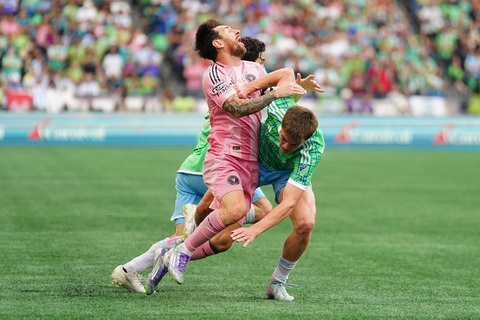 Sân Bóng Đá Tiếng Anh Là Gì? Giải Mã Toàn Diện Các Thuật Ngữ Chuẩn Xác