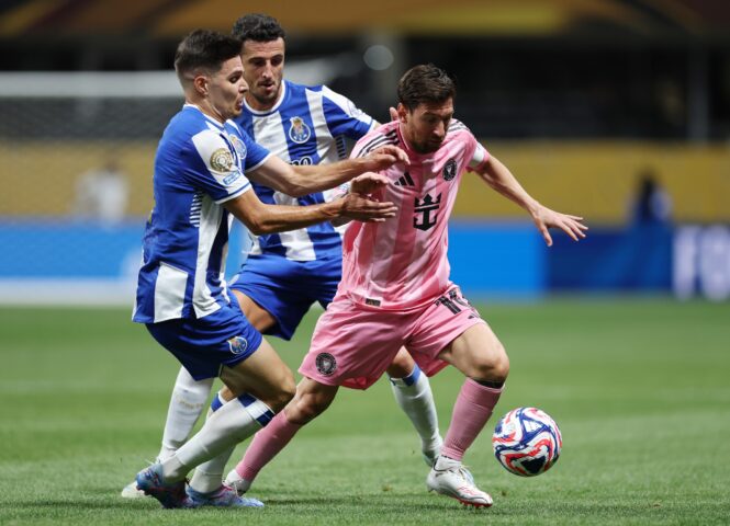 Sự Khác Nhau Giữa Bóng Đá 11 Người Và Bóng Đá 7 Người Về Chiến Thuật: Phân Tích Chuyên Sâu