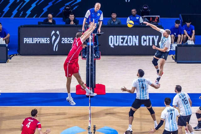 Những Cú Sốc Lớn Nhất Lịch Sử World Cup: Khi Gã Khổng Lồ Ngã Ngựa