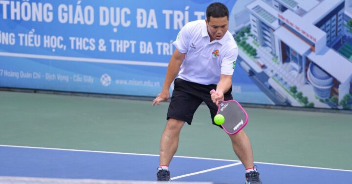 Nắm Vững Cách Kiểm Soát Bóng Và Điều Nhịp Trận Đấu Trước Tay Vợt Tấn Công Nhanh