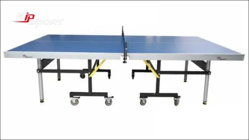 Bàn bóng bàn tiêu chuẩn, nơi các vận động viên bóng bàn thi đấu