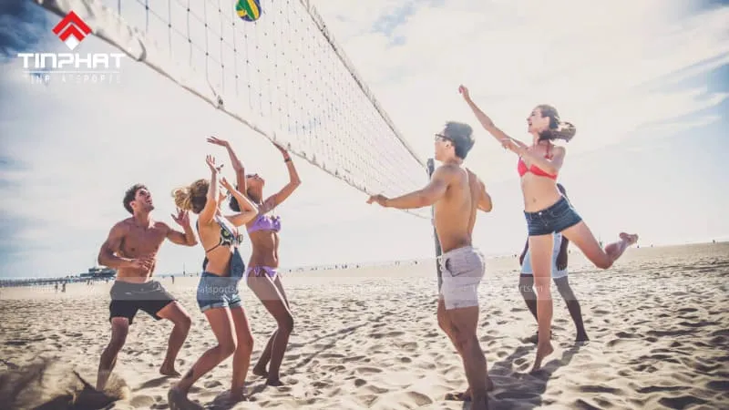 Bóng chuyền hơi mang lại niềm vui giải trí cho mọi lứa tuổi