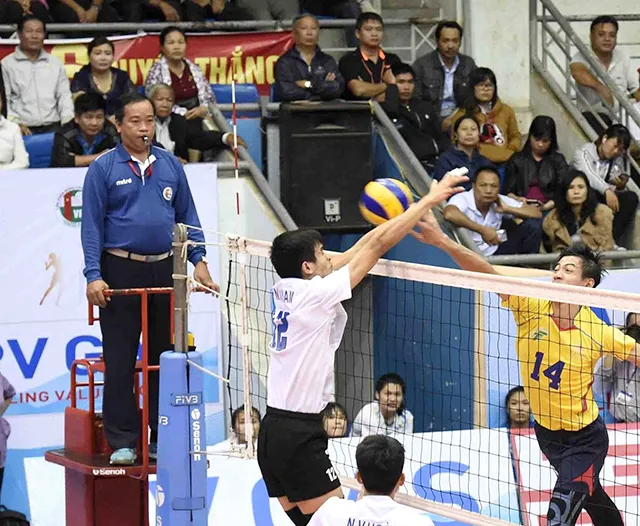 Ghế trọng tài là dụng cụ không thể thiếu để điều hành trận đấu bóng chuyền chuyên nghiệp