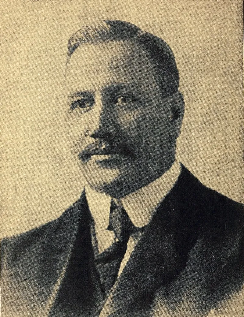 William G. Morgan là người sáng tạo ra môn bóng chuyền vào năm 1895, mang đến trò chơi Mintonette