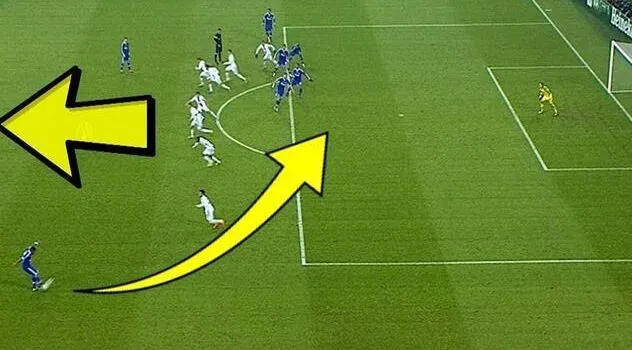 Phương pháp phá bẫy việt vị trong bóng đá