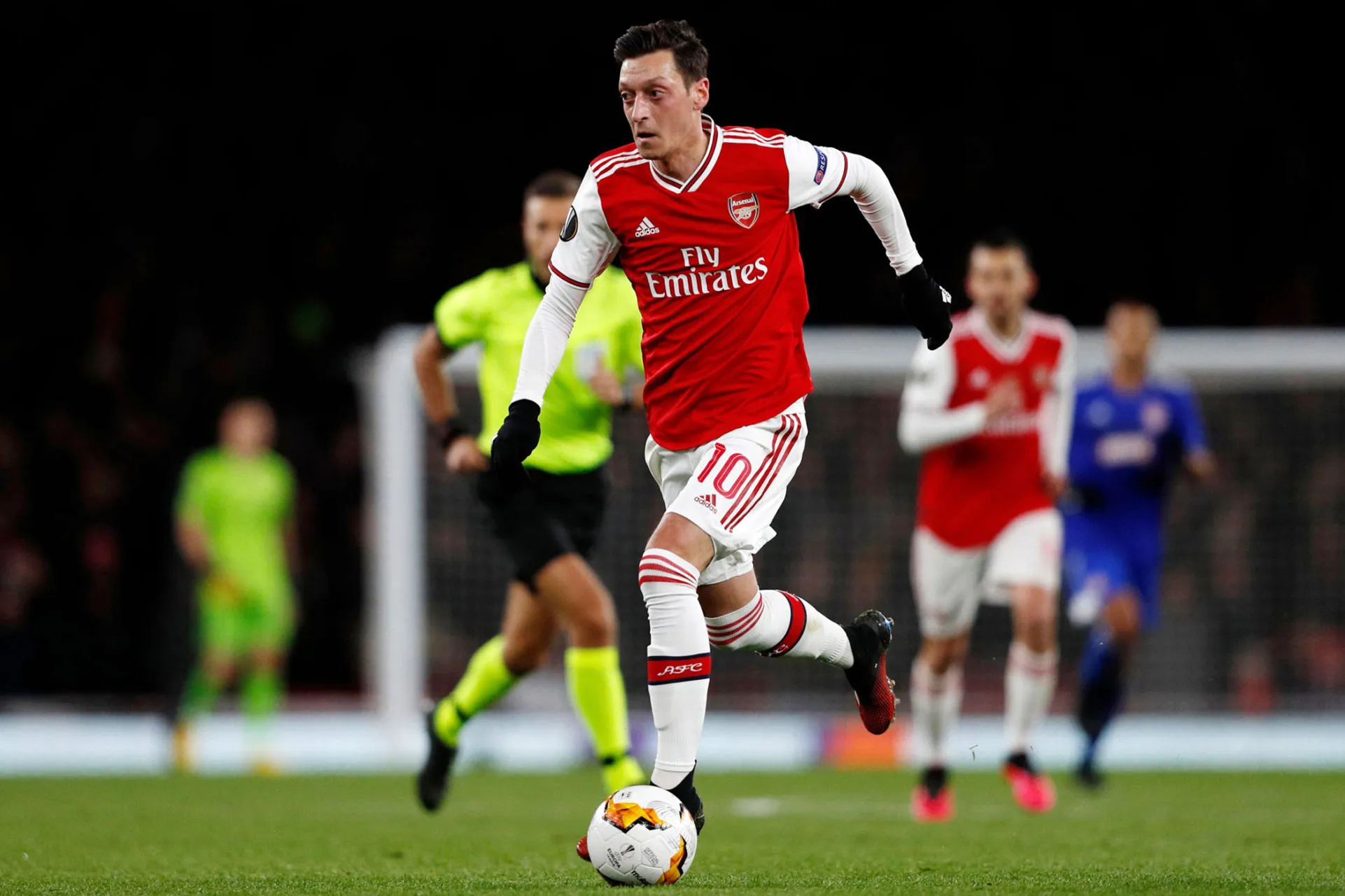 Tiền vệ tấn công Mesut Özil