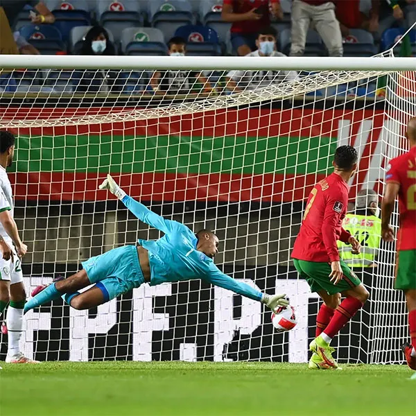 Cầu thủ ghi 2 bàn thắng trong trận đấu bóng đá được gọi là lập “Cú đúp”