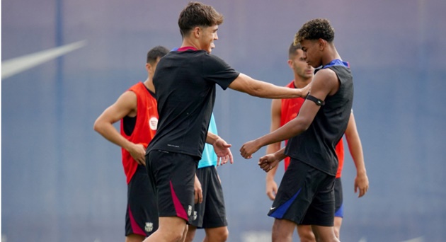 Nắm Vững Kỹ Thuật Flick Bóng Ngắn Khi Nhận Giao Bóng Khó