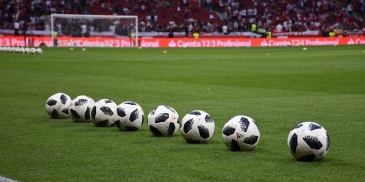 et trong bóng đá là gì? Cầu thủ chuẩn bị thực hiện quả phạt đền trong loạt sút luân lưu