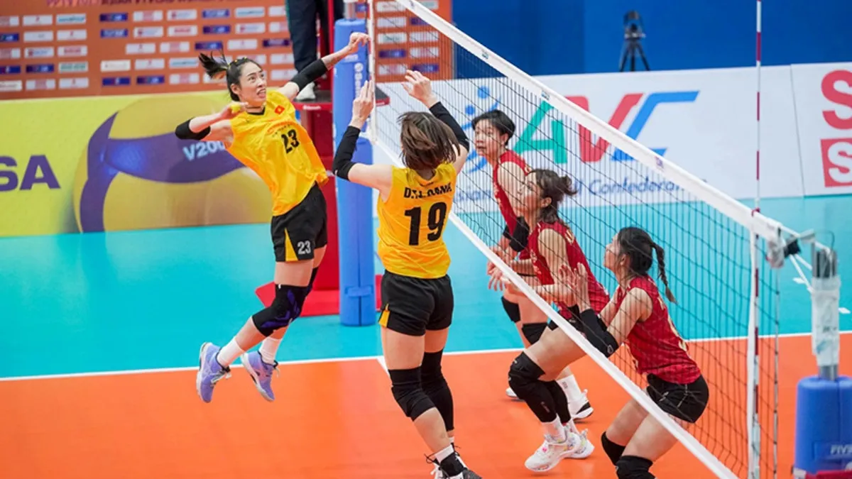 Đế ngoài của giày thể thao tối ưu độ bám sân