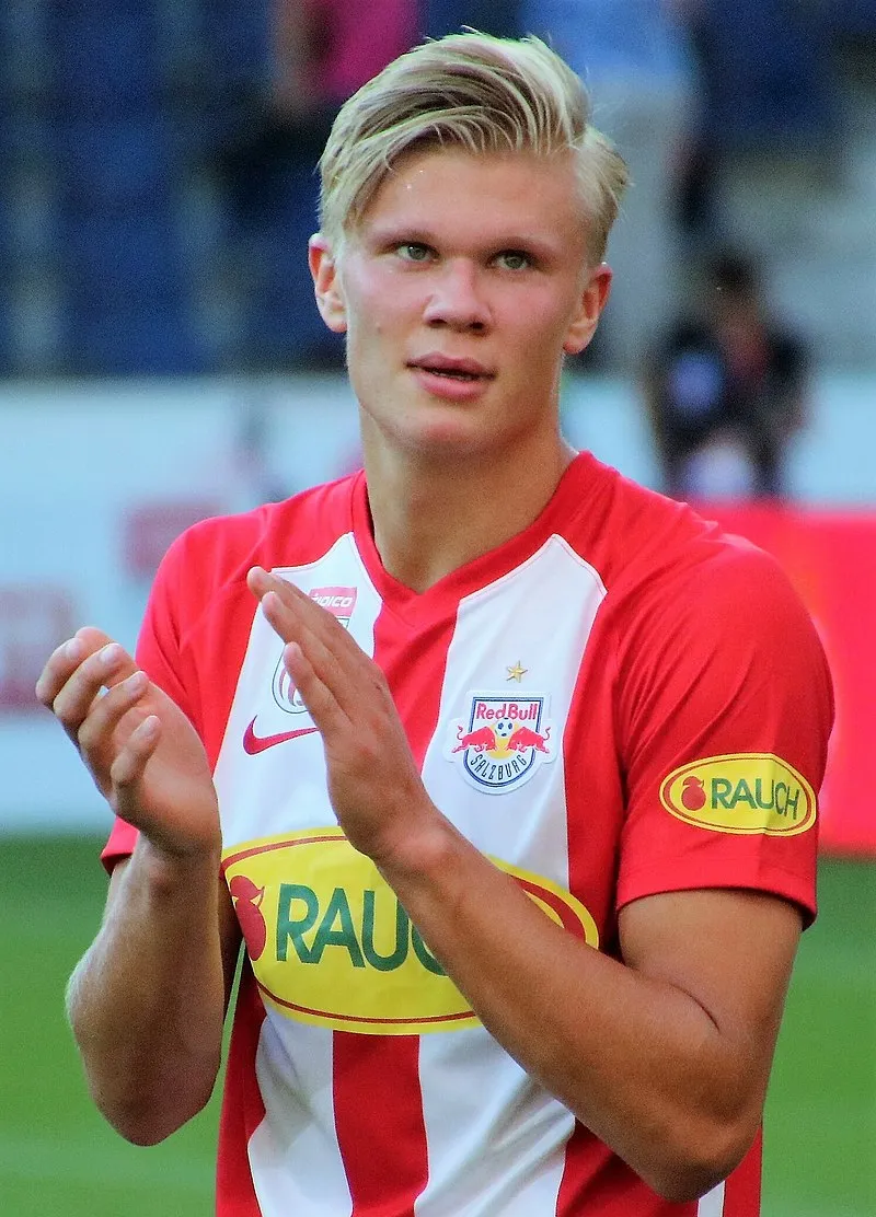 Erling Haaland thi đấu bùng nổ cho Red Bull Salzburg năm 2019, khẳng định phong cách thi đấu sắc bén