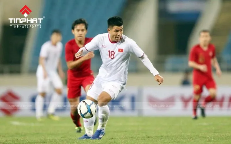 Tiền đạo Hà Đức Chinh ăn mừng sau khi lập cú poker ấn tượng