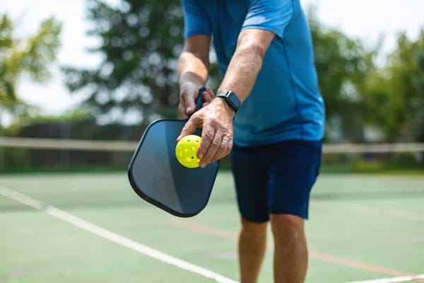 Giao Bóng Thấp Trong Tennis Là Gì: Kỹ Thuật Và Chiến Thuật Hiệu Quả