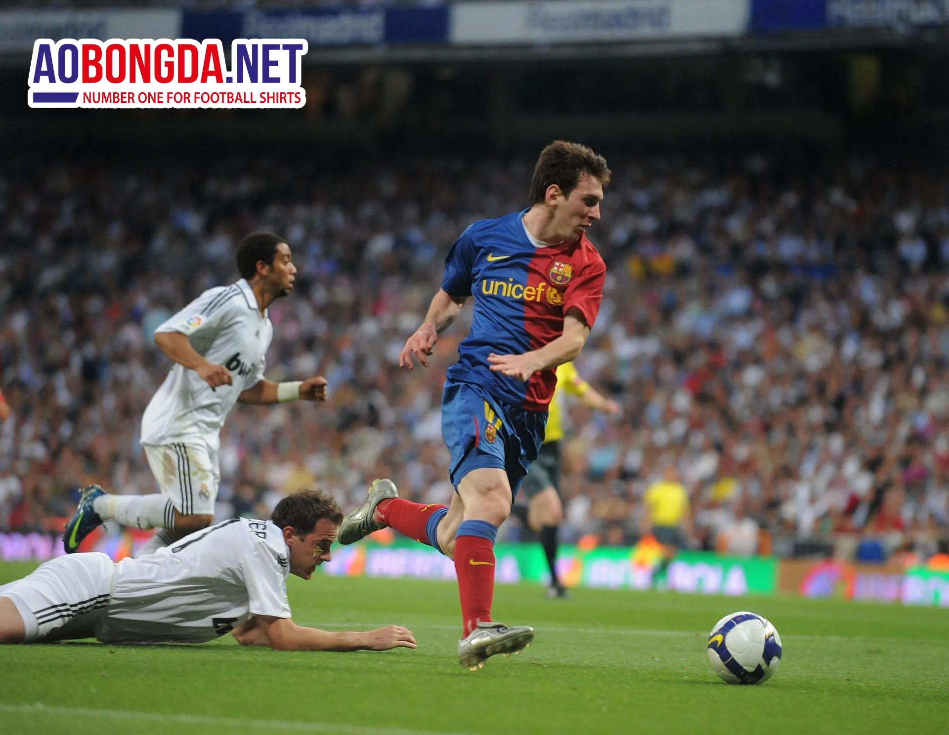 Messi, bậc thầy cách sử dụng “false 9” trong tấn công