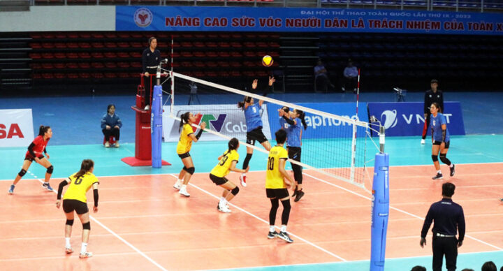 Phân Tích Sự Khác Nhau Giữa Bóng Chuyền Trong Nhà Và Bóng Chuyền Bãi Biển Chi Tiết