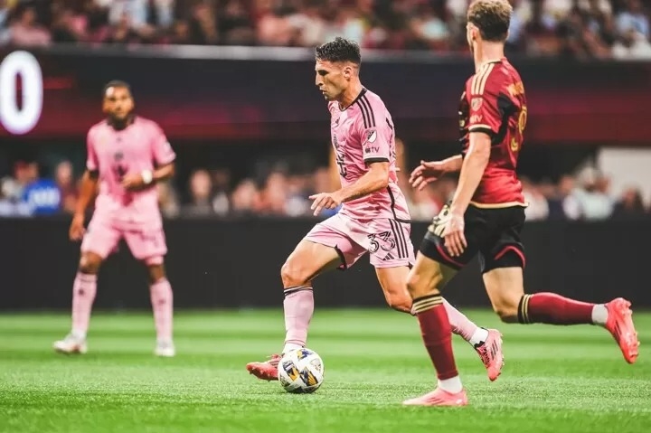 Chiến Thuật Mở Bóng Chủ Động Trong Giao Bóng Để Giành Lợi Thế Sớm: Chìa Khóa Đôi Tennis