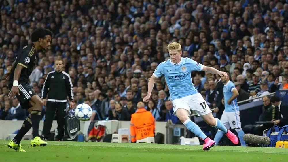 Kevin De Bruyne pressing đối thủ