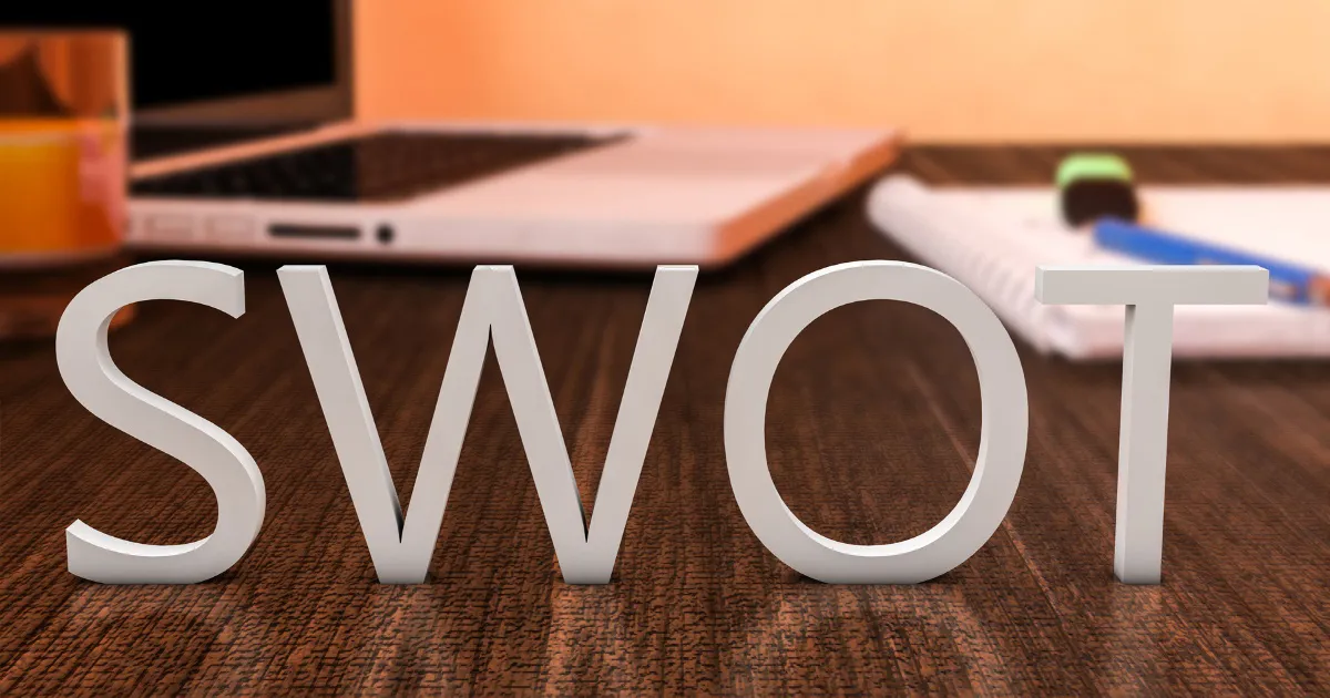 Sơ đồ ma trận SWOT, một công cụ phân tích chiến lược, cũng có thể được áp dụng trong cách tổ chức trận giao hữu giúp đội cải thiện chiến thuật để đánh giá điểm mạnh yếu.