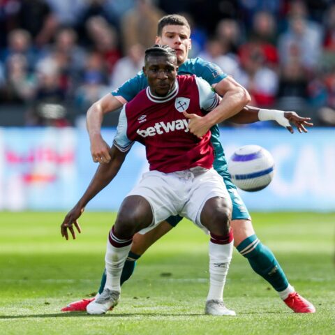 Chiến Thuật Man-Marking Vs Zonal Marking: Phân Tích Chuyên Sâu Phòng Ngự Bóng Đá