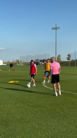 Gôn Bóng Đá Tiếng Anh Là Gì: Giải Mã Thuật Ngữ Và Các Khái Niệm Liên Quan Gôn Bóng Đá Tiếng Anh Là Gì: Giải Mã Thuật Ngữ Và Các Khái Niệm Liên Quan