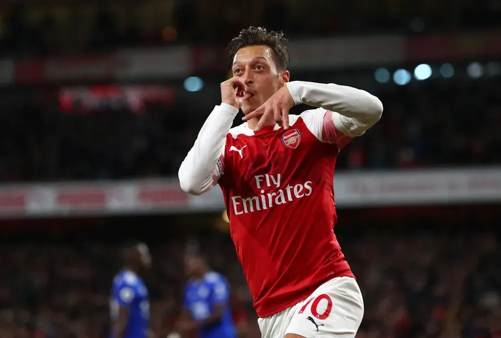 Tiền vệ Mesut Ozil trong màu áo Arsenal