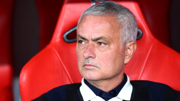 José Mourinho – Bậc Thầy Chiến Thuật Phòng Ngự Đỉnh Cao José Mourinho – Bậc Thầy Chiến Thuật Phòng Ngự Đỉnh Cao