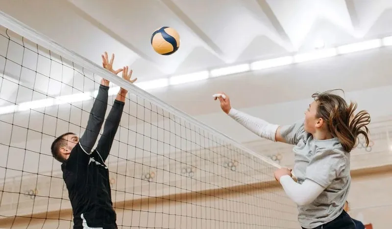 Bóng Chuyền Là Một Môn Thể Thao Như Thế Nào: Định Nghĩa, Nguồn Gốc Và Đặc Điểm Chi Tiết
