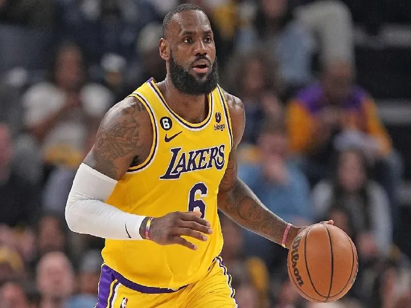 LeBron James, siêu sao bóng rổ NBA đương đại
