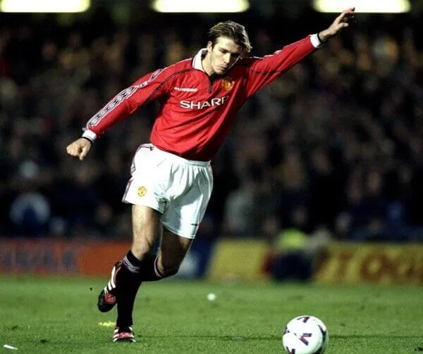 LM Trong Bóng Đá Là Gì: Giải Mã Vị Trí Tiền Vệ Cánh Trái Đầy Quyền Năng