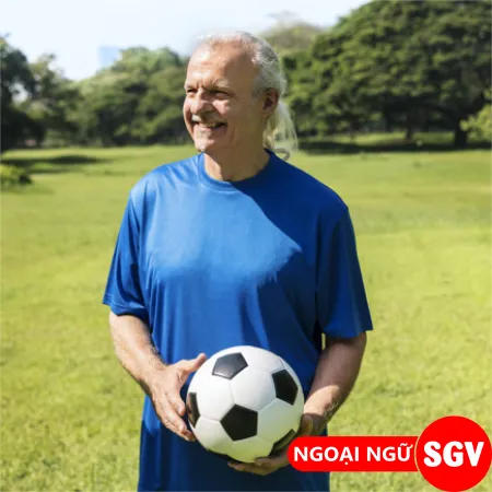 Hình ảnh một ông bầu bóng đá đang phát biểu, minh họa vai trò của ông bầu bóng đá là gì trong bóng đá hiện đại