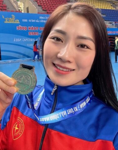 Mạnh Thần Bóng Chuyền Là Ai: Giải Mã Huyền Thoại Sân Đấu Và Tầm Vóc Của Người Chiến Thắng